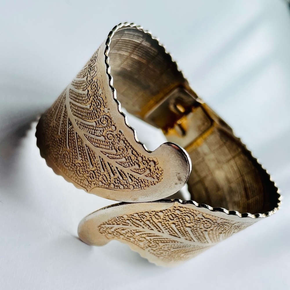 Vintage Leaf-Motif Gold-Tone Cuff Bracelet